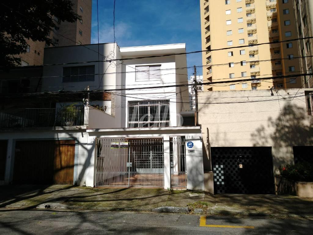 FACHADA de Casa à venda, sobrado com 276 m², 4 quartos e 5 vagas em Saúde - São Paulo