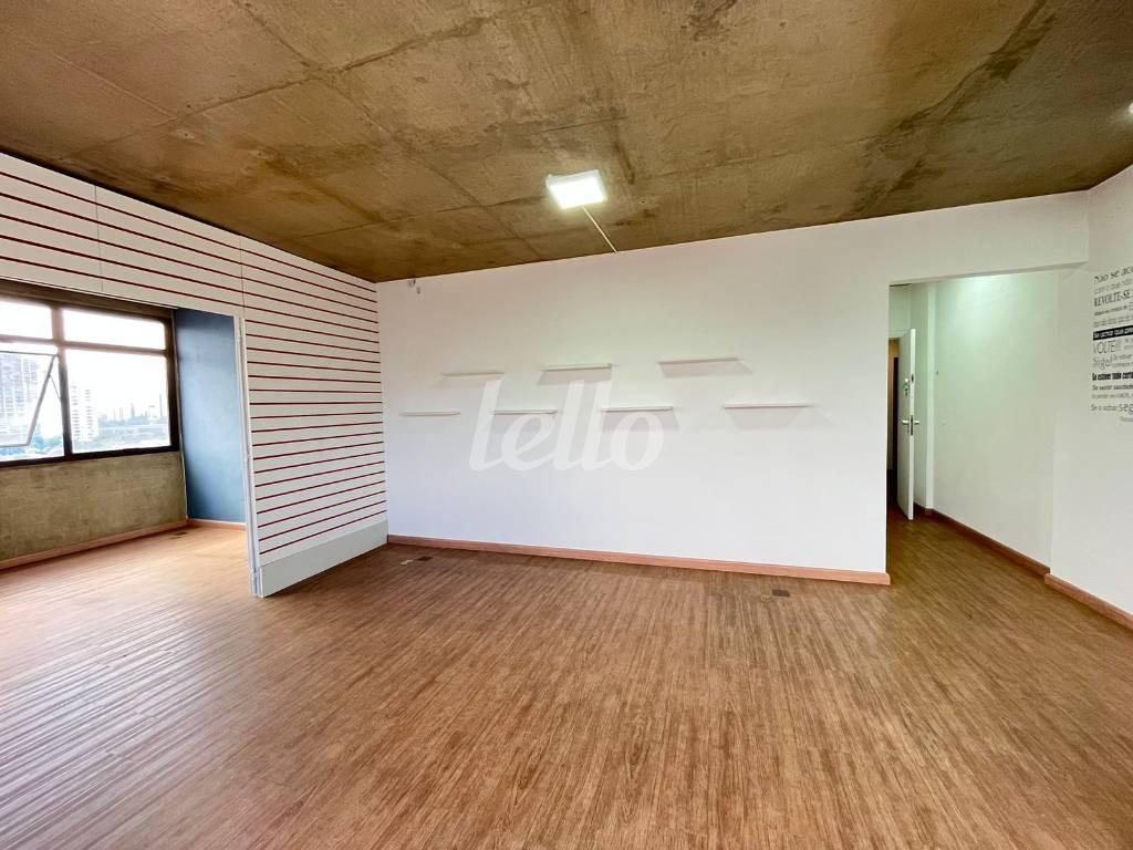 SALA de Sala / Conjunto à venda, Padrão com 41 m², e 1 vaga em Santo Amaro - São Paulo