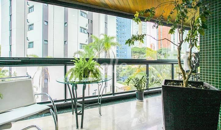 VARANDA de Apartamento à venda, Padrão com 330 m², 5 quartos e 4 vagas em Jardim Vila Mariana - São Paulo