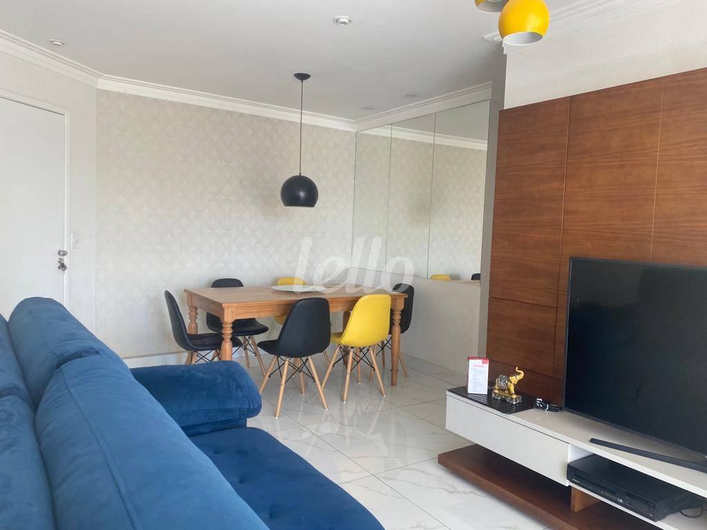 SALA de Apartamento à venda, Padrão com 74 m², 3 quartos e 2 vagas em Vila Bertioga - São Paulo
