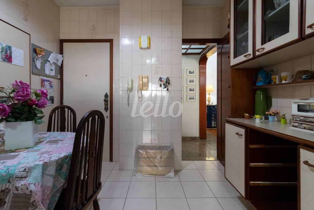 COZINHA de Apartamento à venda, Padrão com 126 m², 3 quartos e 1 vaga em Quinta da Paineira - São Paulo