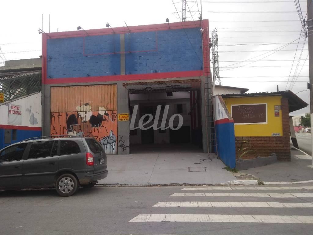FACHADA de Galpão/Armazém para alugar, Padrão com 330 m², e 4 vagas em Vila Albertina - São Paulo