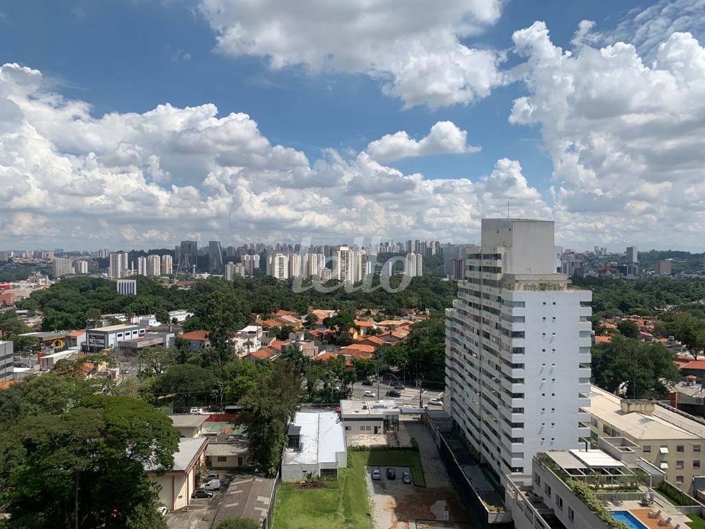 VISTA de Apartamento à venda, Padrão com 135 m², 3 quartos e 2 vagas em Santo Amaro - São Paulo