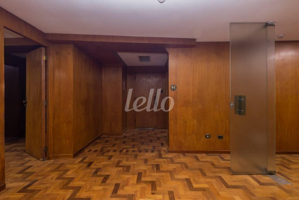 SALA 1 de Sala / Conjunto para alugar, Padrão com 222 m², e em República - São Paulo