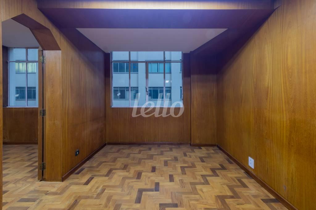 SALA 2 de Sala / Conjunto para alugar, Padrão com 222 m², e em República - São Paulo