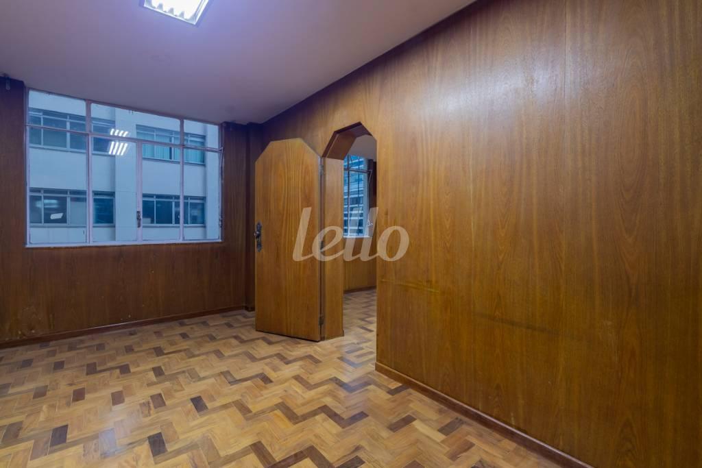 SALA 3 de Sala / Conjunto para alugar, Padrão com 222 m², e em República - São Paulo