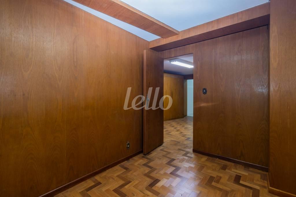 SALA 8 de Sala / Conjunto para alugar, Padrão com 222 m², e em República - São Paulo