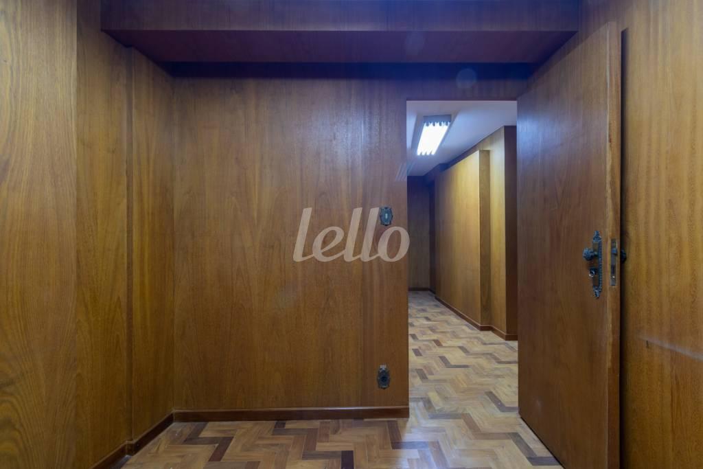 SALA 9 de Sala / Conjunto para alugar, Padrão com 222 m², e em República - São Paulo