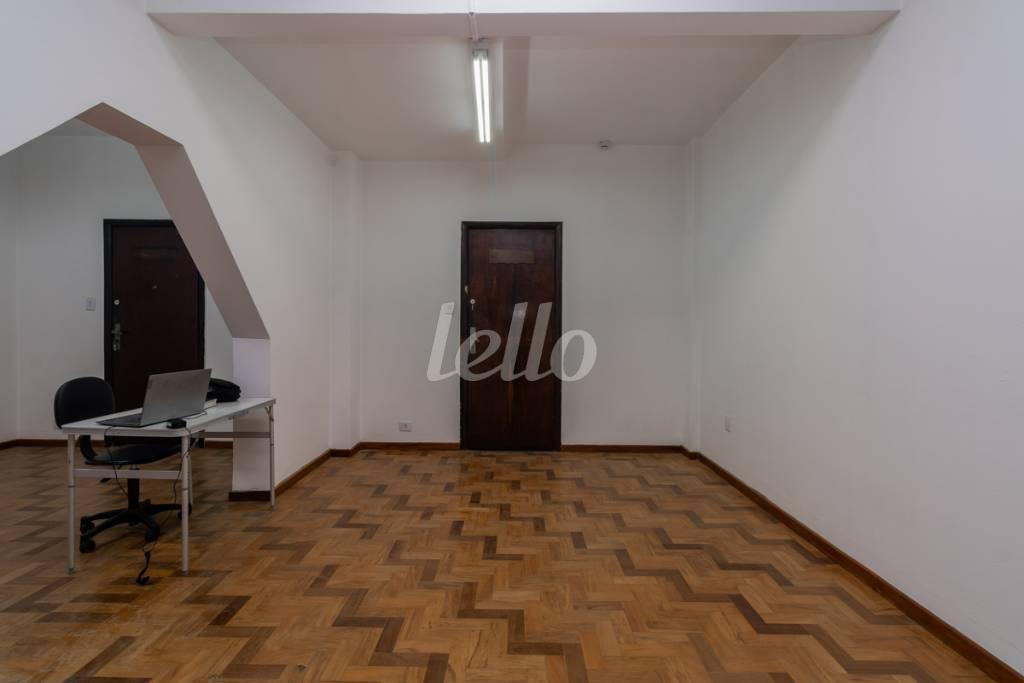 SALA 11 de Sala / Conjunto para alugar, Padrão com 222 m², e em República - São Paulo