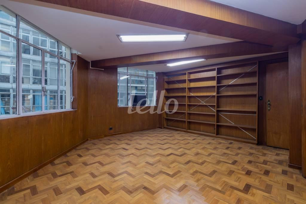 SALA 5 de Sala / Conjunto para alugar, Padrão com 222 m², e em República - São Paulo