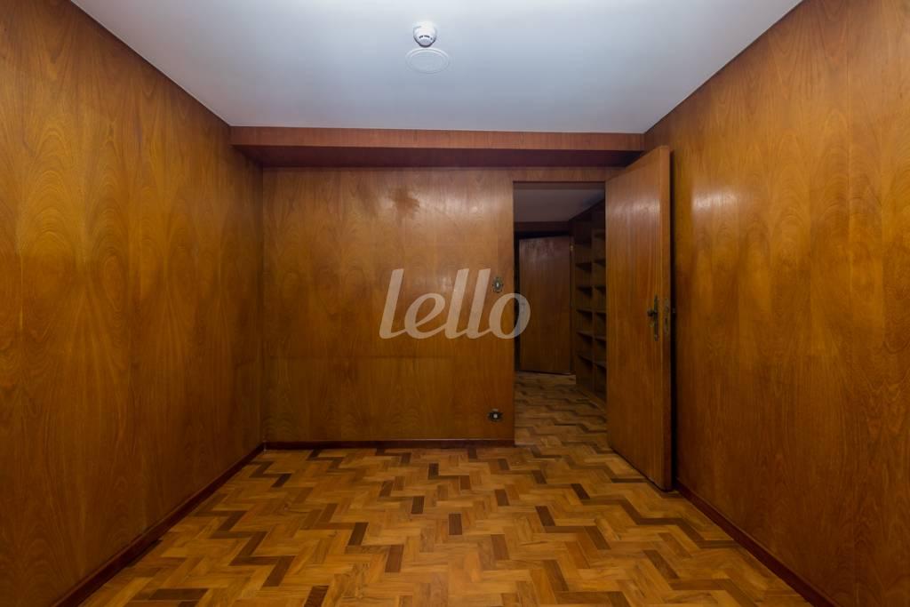 SALA 7 de Sala / Conjunto para alugar, Padrão com 222 m², e em República - São Paulo