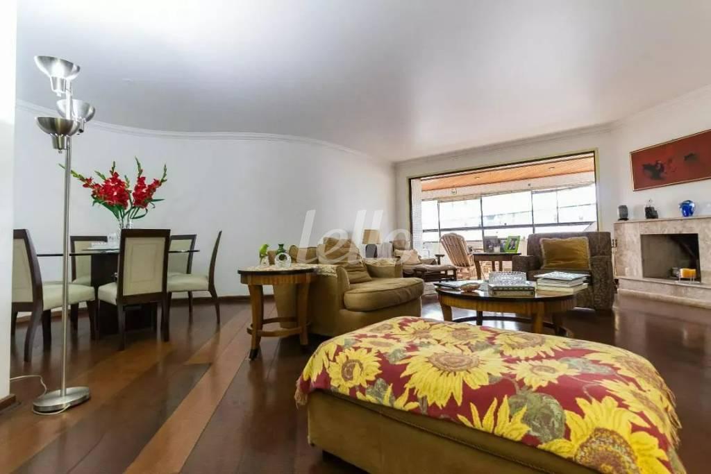 SALA de Apartamento para alugar, Padrão com 190 m², 4 quartos e 2 vagas em Vila Cruzeiro - São Paulo