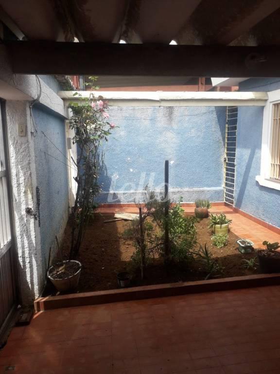 JARDIM/GARAGEM de Casa à venda, térrea com 105 m², 2 quartos e 2 vagas em Vila Guarani - São Paulo