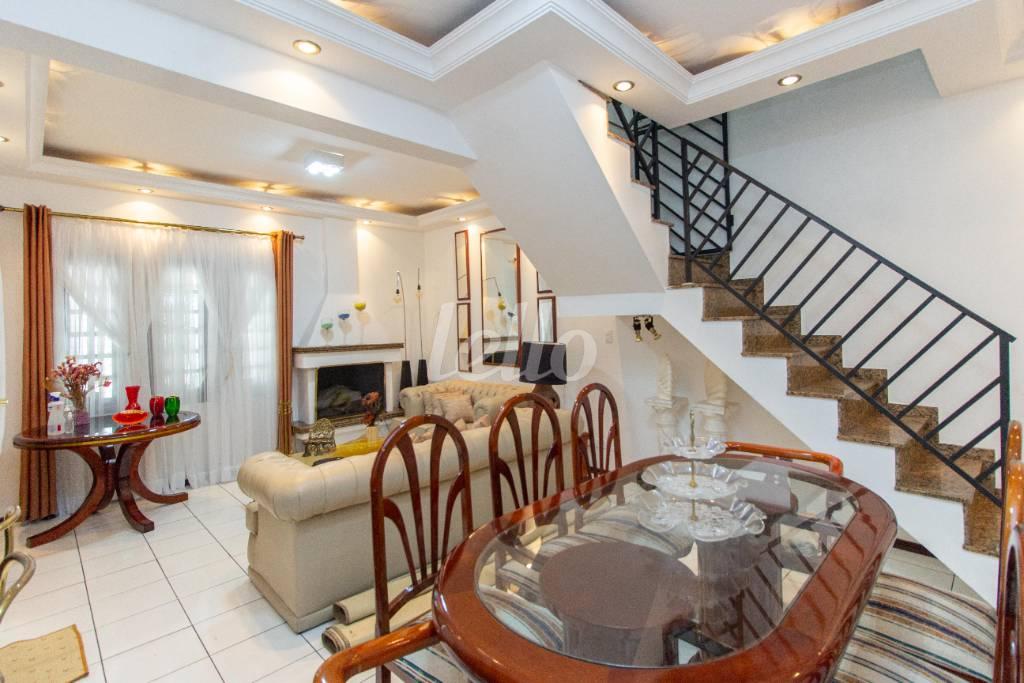 SALA PARA DOIS AMBIENTES de Casa à venda, sobrado com 255 m², 3 quartos e 4 vagas em Vila Augusta - Guarulhos