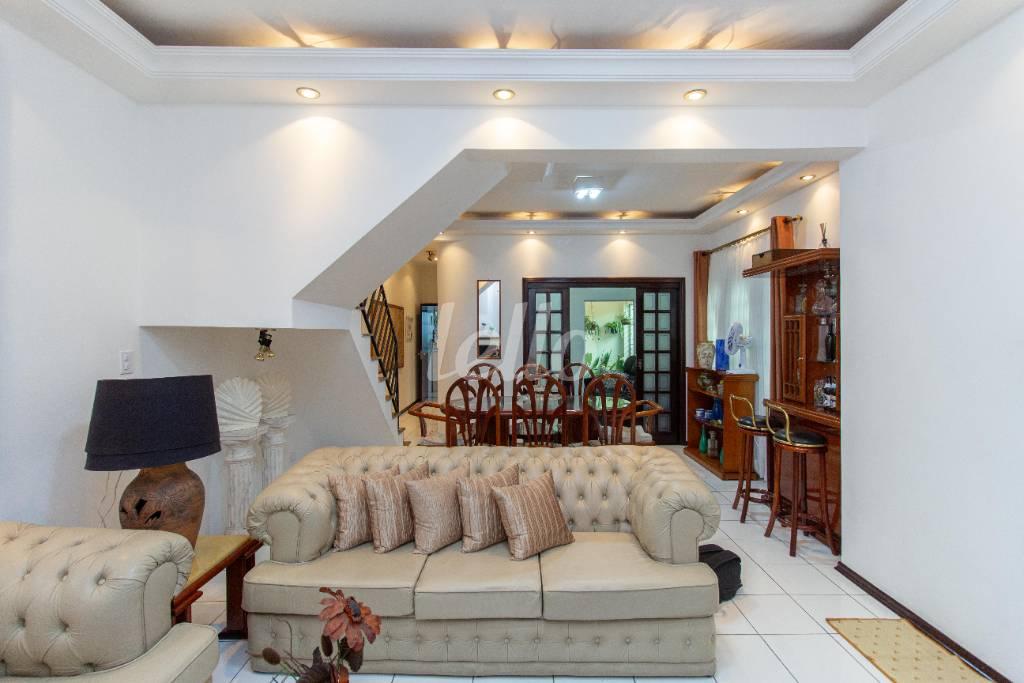 SALA PARA DOIS AMBIENTES de Casa à venda, sobrado com 255 m², 3 quartos e 4 vagas em Vila Augusta - Guarulhos