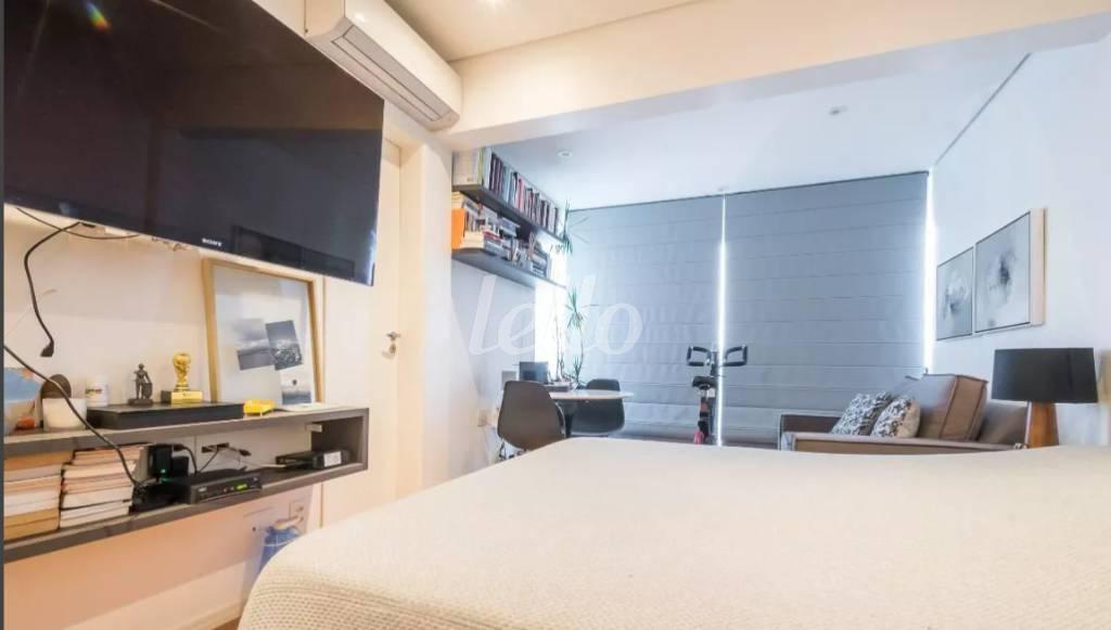 DORMITÓRIO de Apartamento à venda, Studio com 34 m², 1 quarto e 1 vaga em Campo Belo - São Paulo