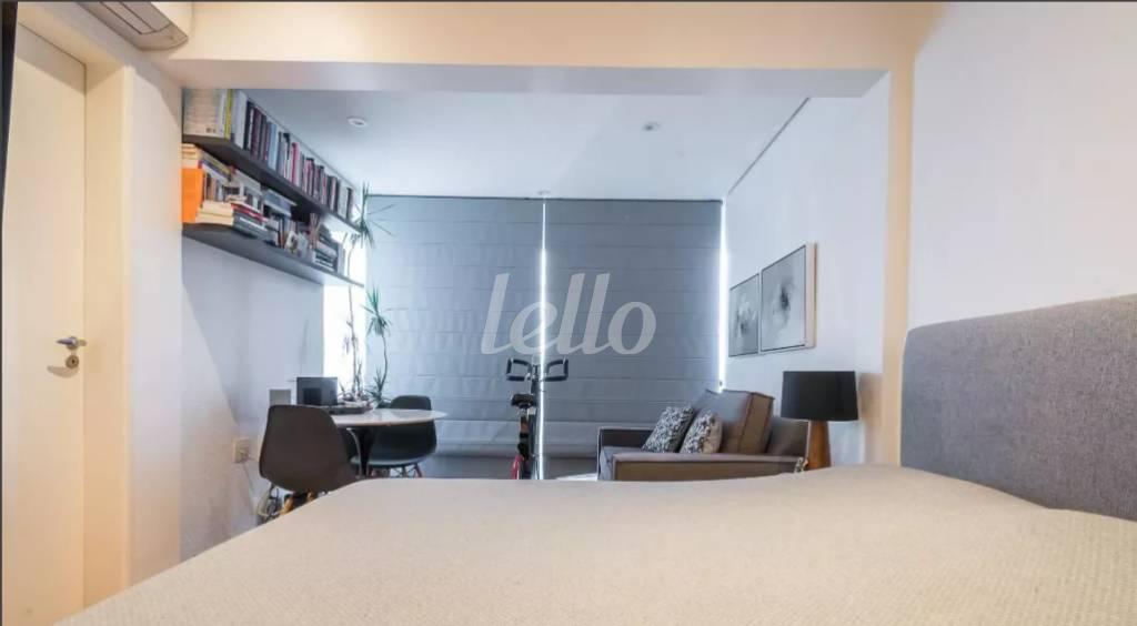DORMITÓRIO de Apartamento à venda, Studio com 34 m², 1 quarto e 1 vaga em Campo Belo - São Paulo