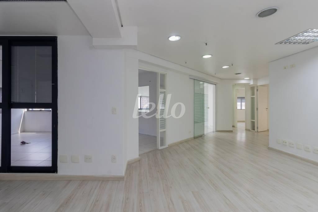 SALA 3 de Sala / Conjunto para alugar, Padrão com 257 m², e em Paraíso - São Paulo