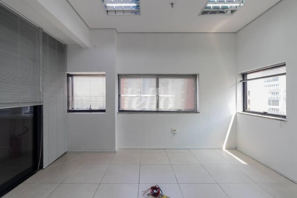 SALA 4 de Sala / Conjunto para alugar, Padrão com 257 m², e em Paraíso - São Paulo
