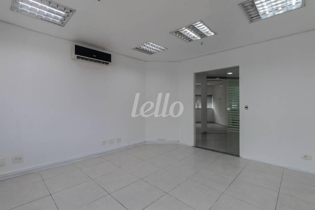 SALA 6 de Sala / Conjunto para alugar, Padrão com 257 m², e em Paraíso - São Paulo
