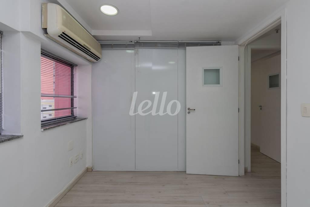 SALA 7 de Sala / Conjunto para alugar, Padrão com 257 m², e em Paraíso - São Paulo
