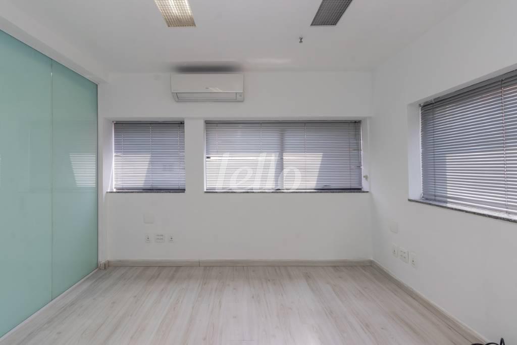 SALA 8 de Sala / Conjunto para alugar, Padrão com 257 m², e em Paraíso - São Paulo
