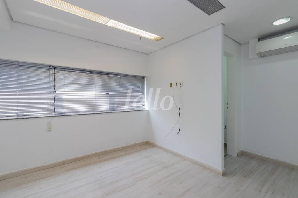 SALA 9 de Sala / Conjunto para alugar, Padrão com 257 m², e em Paraíso - São Paulo
