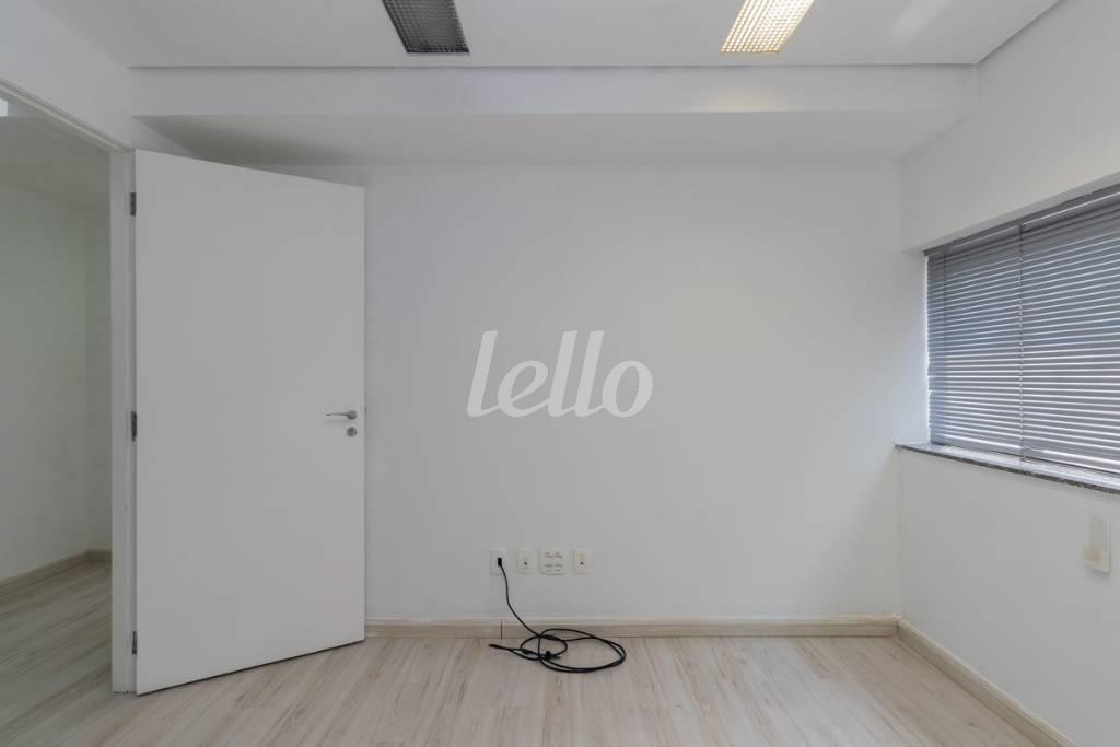 SALA 9 de Sala / Conjunto para alugar, Padrão com 257 m², e em Paraíso - São Paulo