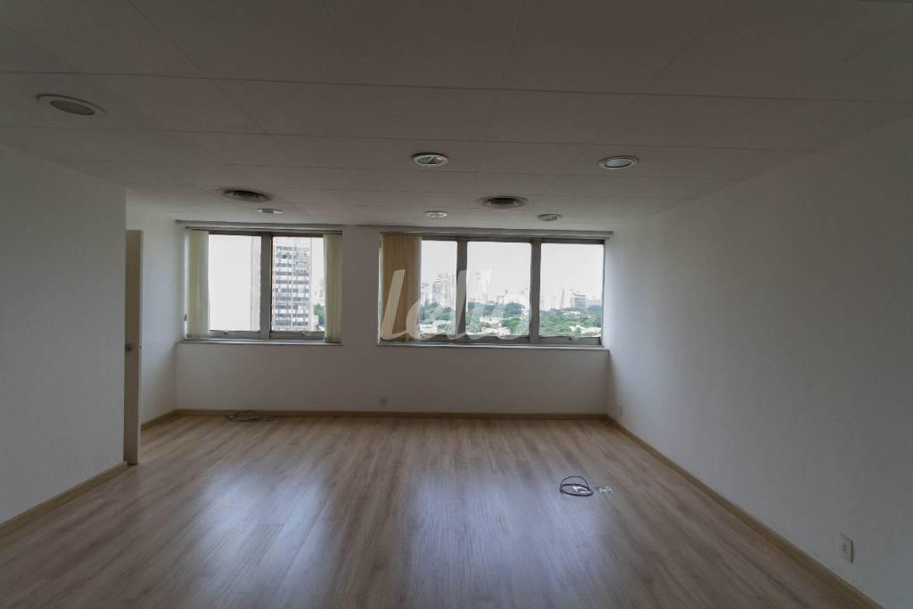 SALA de Sala / Conjunto para alugar, Padrão com 120 m², e 1 vaga em Jardim Paulistano - São Paulo