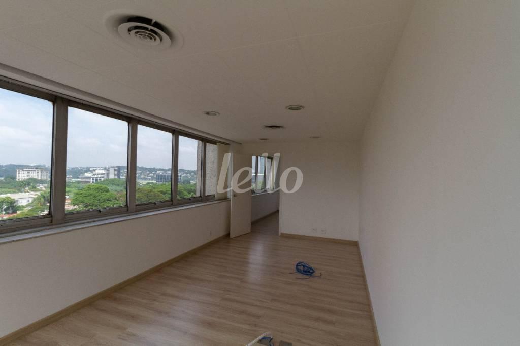 SALA de Sala / Conjunto para alugar, Padrão com 120 m², e 1 vaga em Jardim Paulistano - São Paulo