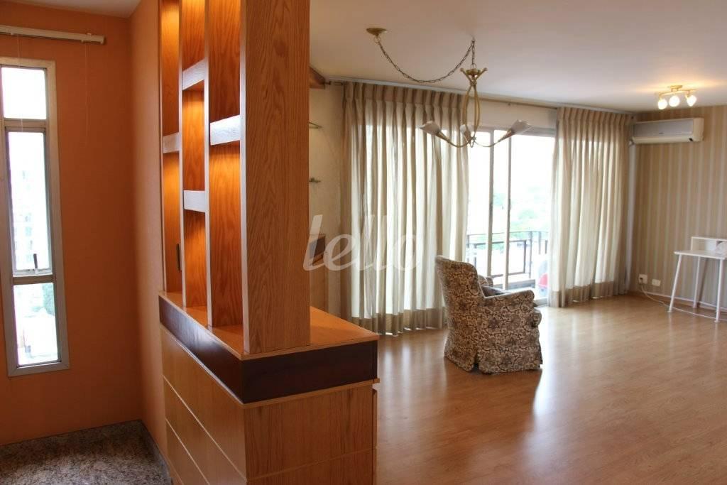SALA de Apartamento para alugar, Padrão com 140 m², 3 quartos e 2 vagas em Vila Congonhas - São Paulo