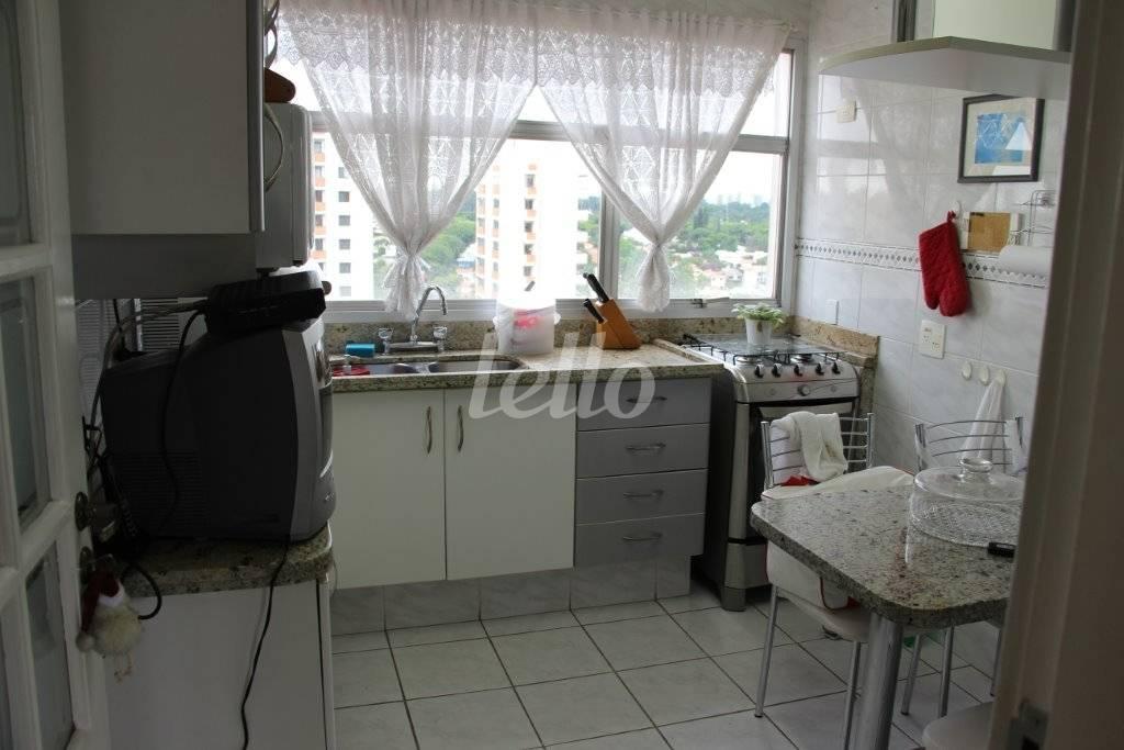 COZINHA de Apartamento para alugar, Padrão com 140 m², 3 quartos e 2 vagas em Vila Congonhas - São Paulo