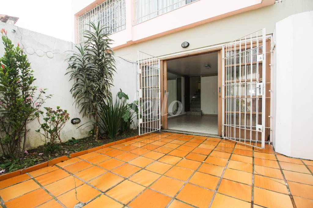 QUINTAL - PISO INFERIOR de Casa à venda, sobrado com 139 m², 3 quartos e 3 vagas em Bosque da Saúde - São Paulo