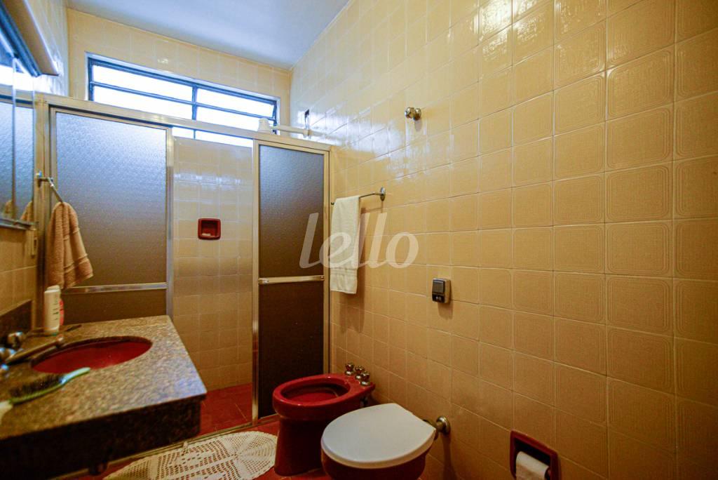 BANHEIRO de Casa à venda, sobrado com 360 m², 4 quartos e 3 vagas em Indianópolis - São Paulo