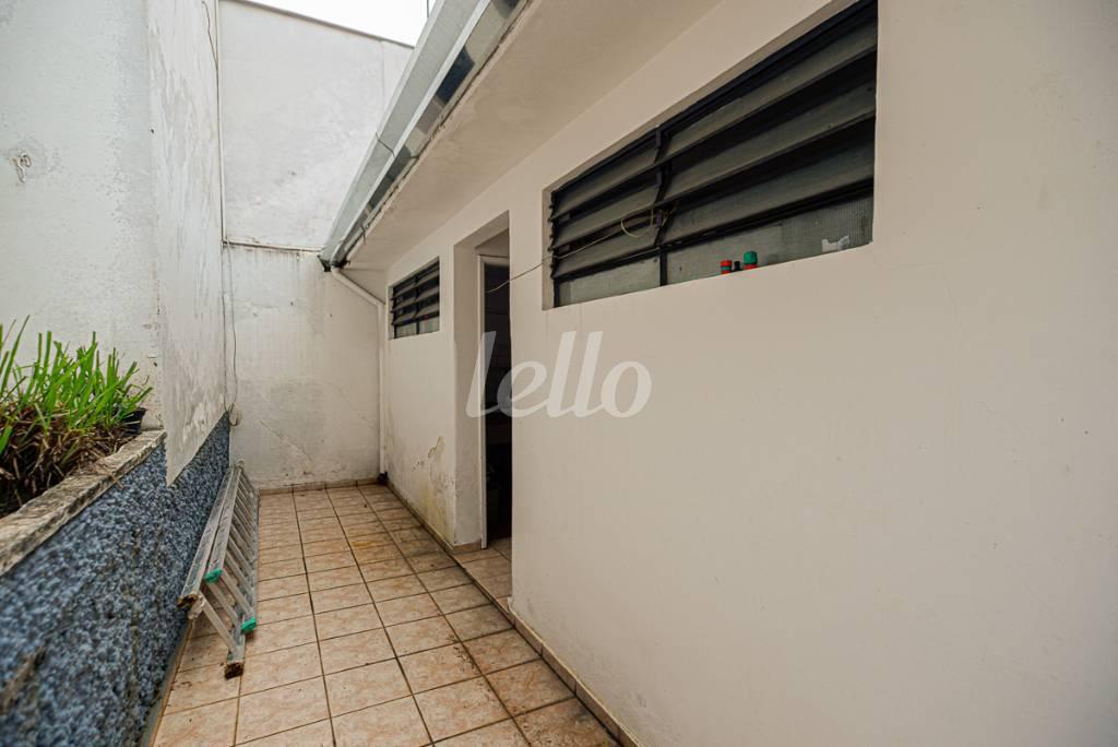 QUINTAL de Casa à venda, sobrado com 360 m², 4 quartos e 3 vagas em Indianópolis - São Paulo