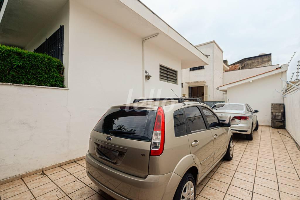 GARAGEM de Casa à venda, sobrado com 360 m², 4 quartos e 3 vagas em Indianópolis - São Paulo