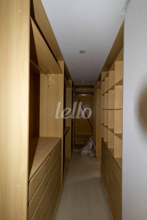 CLOSET SUÍTE 3 de Apartamento para alugar, Padrão com 262 m², 3 quartos e 4 vagas em Paraíso - São Paulo