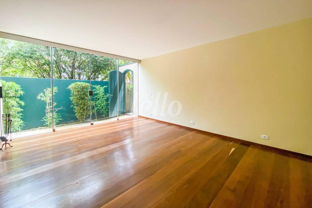 WHATSAPP IMAGE 2023-03-04 AT 09 de Casa para alugar, em condomínio - sobrado com 450 m², 4 quartos e em Chácara Santo Antônio - São Paulo