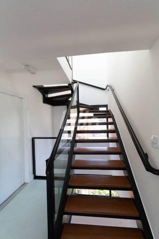 ACESSO A COBERTURA de Apartamento para alugar, Padrão com 222 m², 3 quartos e 4 vagas em Vila Progredior - São Paulo