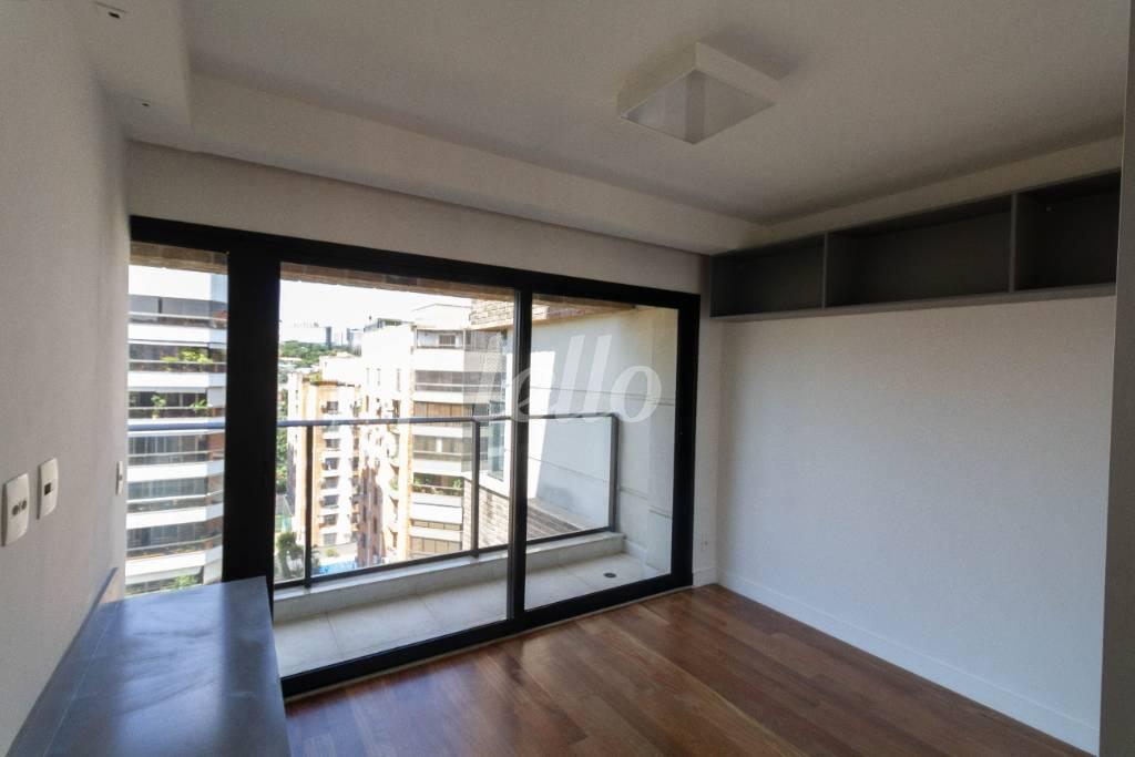 DORMITÓRIO 1 SUÍTE de Apartamento para alugar, Padrão com 222 m², 3 quartos e 4 vagas em Vila Progredior - São Paulo
