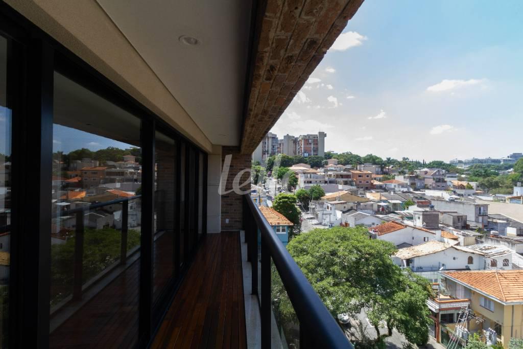SACADA DA SALA E DORMITÓRIO 1 (2) de Apartamento para alugar, Padrão com 222 m², 3 quartos e 4 vagas em Vila Progredior - São Paulo