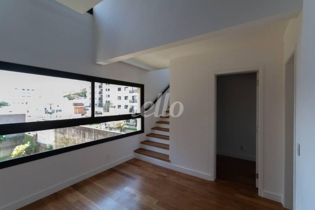SALA ANDAR INFERIOR de Apartamento para alugar, Padrão com 222 m², 3 quartos e 4 vagas em Vila Progredior - São Paulo