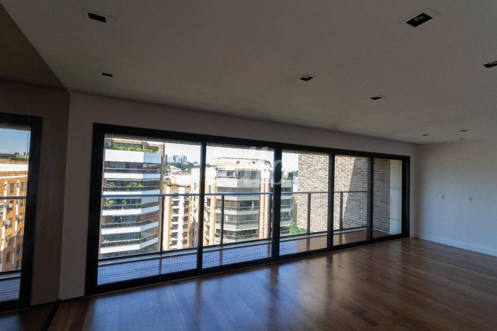 SALA de Apartamento para alugar, Padrão com 222 m², 3 quartos e 4 vagas em Vila Progredior - São Paulo