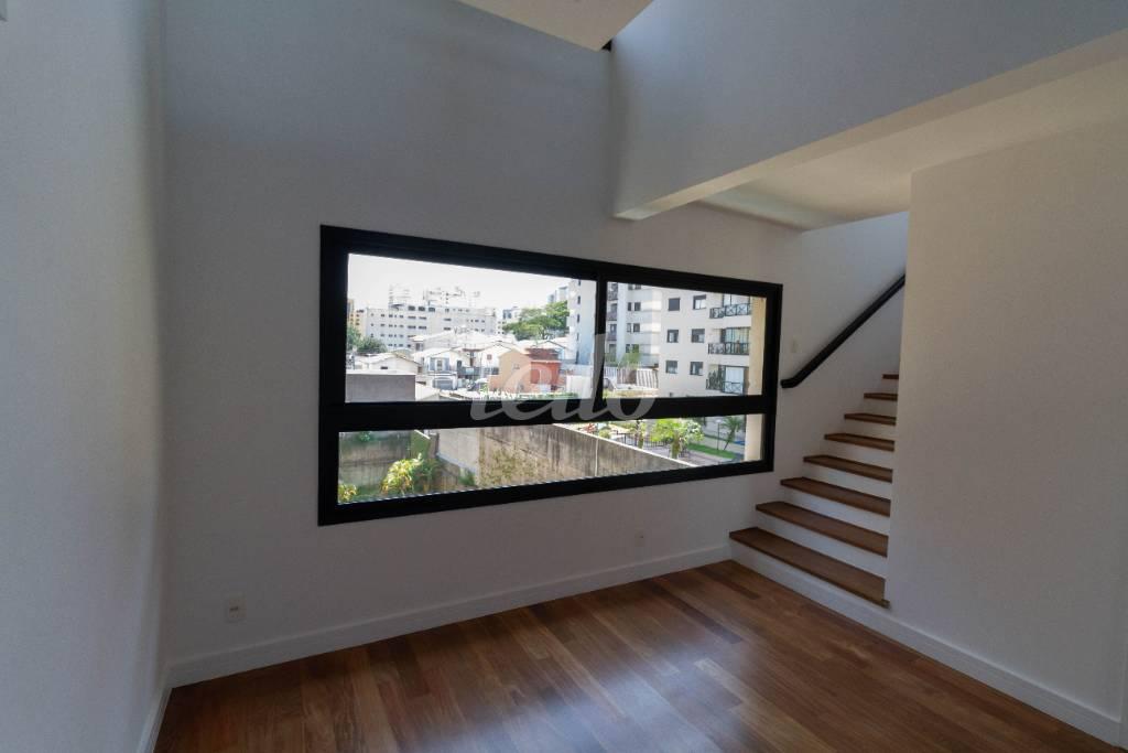 SALA ANDAR INFERIOR de Apartamento para alugar, Padrão com 222 m², 3 quartos e 4 vagas em Vila Progredior - São Paulo
