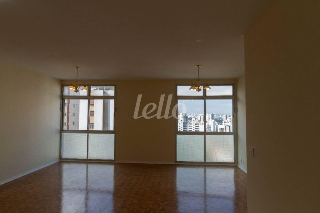 SALA de Apartamento para alugar, Padrão com 140 m², 3 quartos e 1 vaga em Perdizes - São Paulo