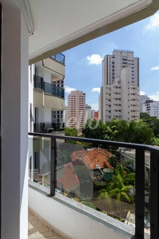 SACADA de Apartamento para alugar, Padrão com 35 m², 1 quarto e 1 vaga em Moema - São Paulo