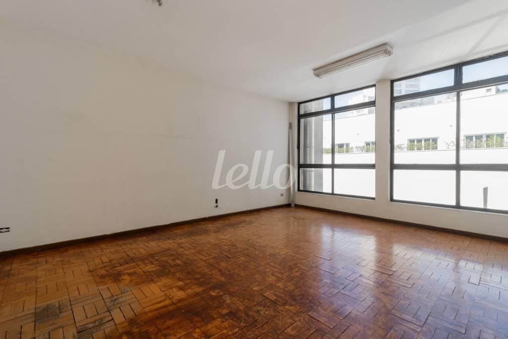 SALA de Sala / Conjunto para alugar, Padrão com 32 m², e em Liberdade - São Paulo