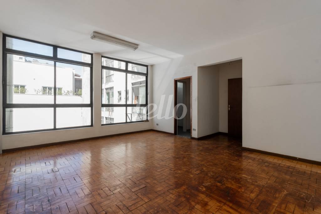 SALA de Sala / Conjunto para alugar, Padrão com 32 m², e em Liberdade - São Paulo