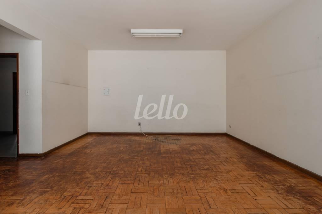 SALA de Sala / Conjunto para alugar, Padrão com 32 m², e em Liberdade - São Paulo