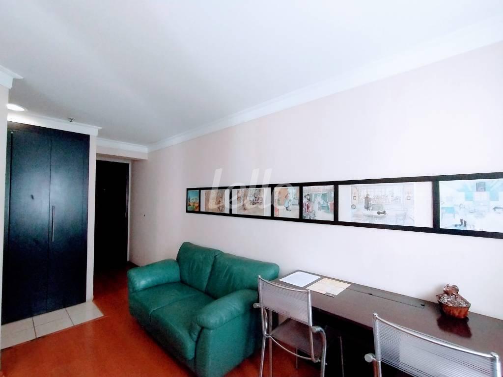 SALA de Apartamento à venda, Padrão com 27 m², 1 quarto e 1 vaga em Jardins - São Paulo